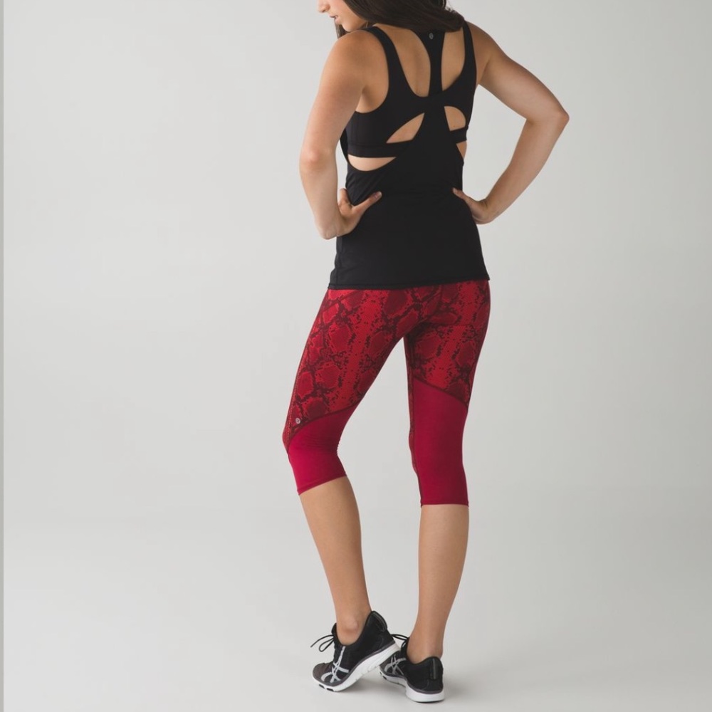 Lululemon Vent It Out Crop Red Snakeskin Luxtreme Leggings Sz Small 2-4
